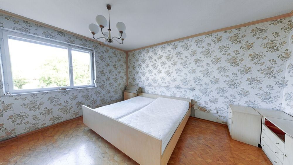 Genügend Platz für die große Familie oder zwei Generationen - Wohnhaus in Gebsattel-Bockenfeld mit weitläufigem Grundstück