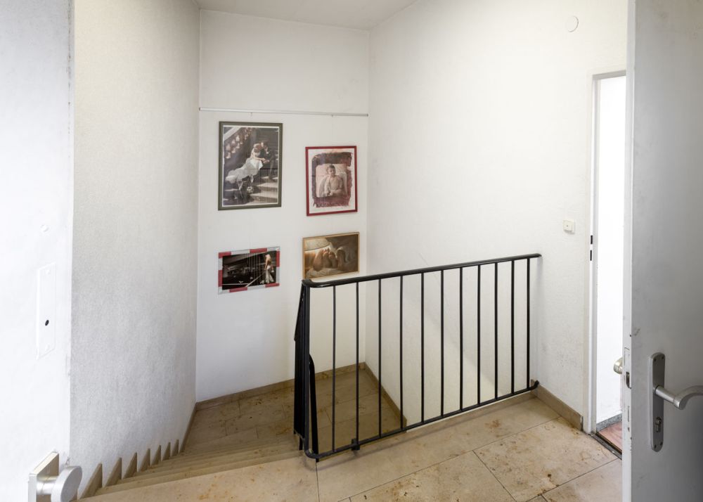 Vielseitiges Gewerbeobjekt mit zwei Ladeneinheiten, großzügiger Nutzfläche und PKW-Stellplätzen