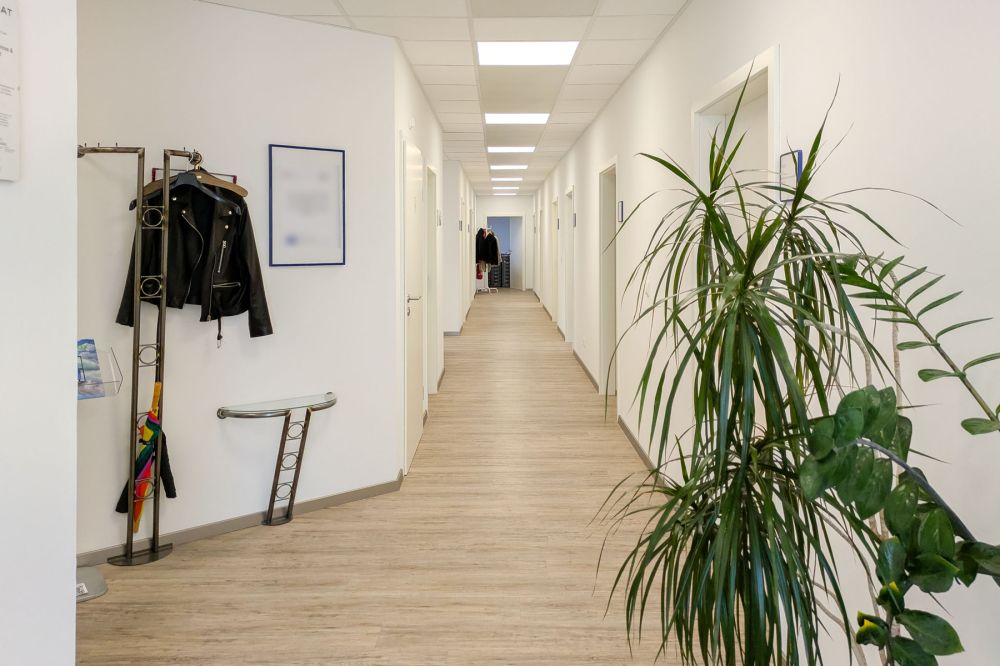 Neuwertiges Gewerbeobjekt – Büro-Gebäude, Lager- & Werk-Halle
in Erbach!