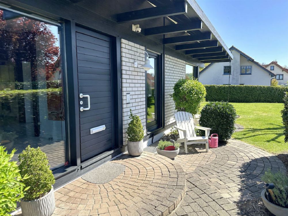 / Architektonisches Highlight in Waldrandlage!