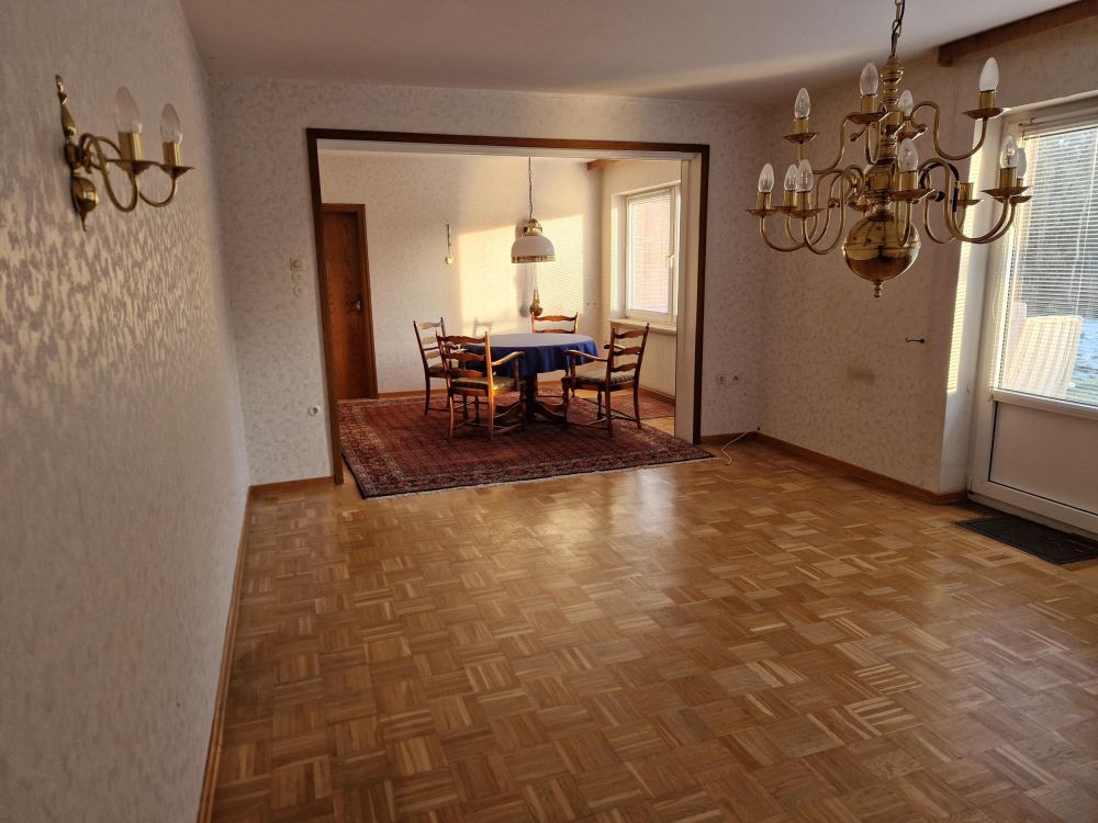 Lichtdurchflutetes Wohn- und Esszimmer