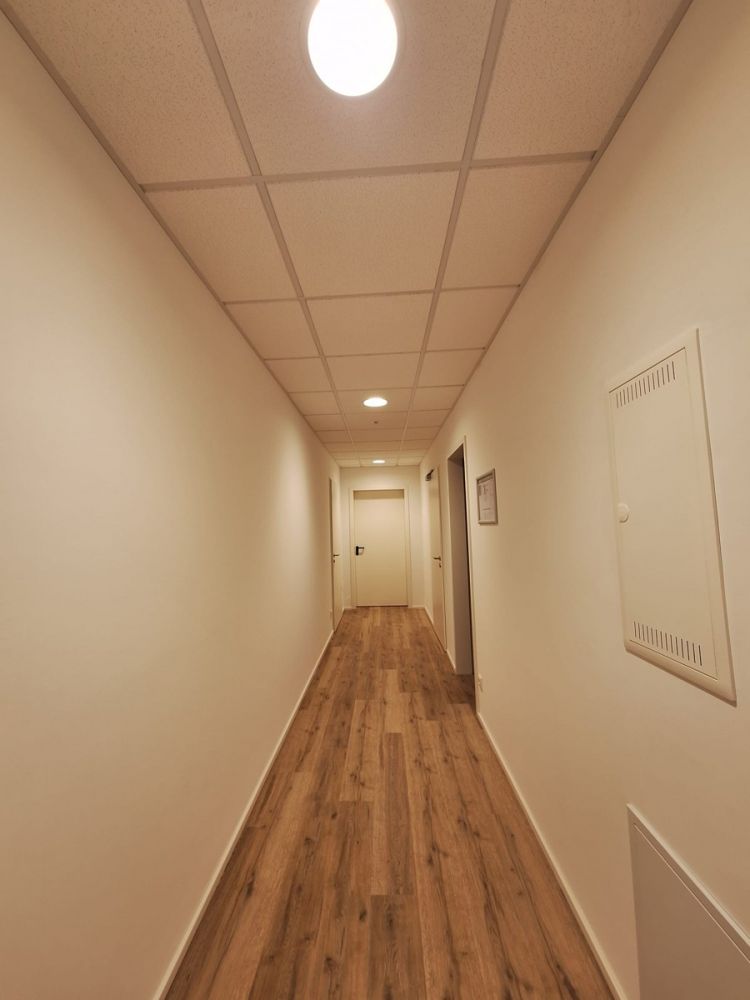 Neu errichtete Produktions-/Ausstellungshalle
im Gewerbegebiet Hungenbach