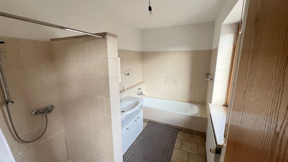 Geräumiges Reihenhaus mit viel Wohnfläche und solider Bausubstanz in Hallbergmoos