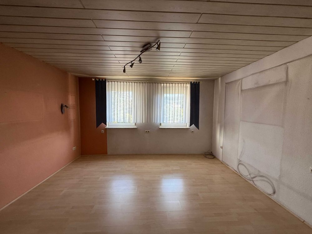 Sanierungsbedürftiges Mehrfamilienhaus in Arzberg!