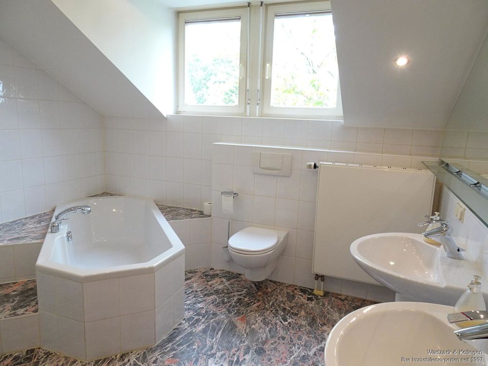 großzügige Dachgeschosswohnung im edlen Gewand in Schwabach