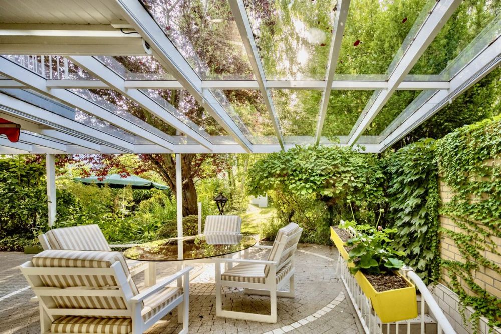 Echte Rarität: 2 Häuser vereint 
Großzügiges Ein- bis Zweifamilienhaus 
mit diversen Möglichkeiten