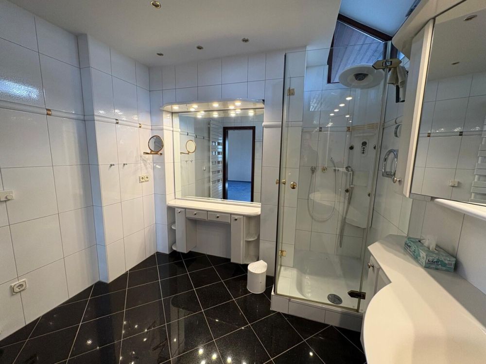 Individuelles Split-Level-Haus mit ansprechender Architektur in Lindlar-Schmitzhöhe