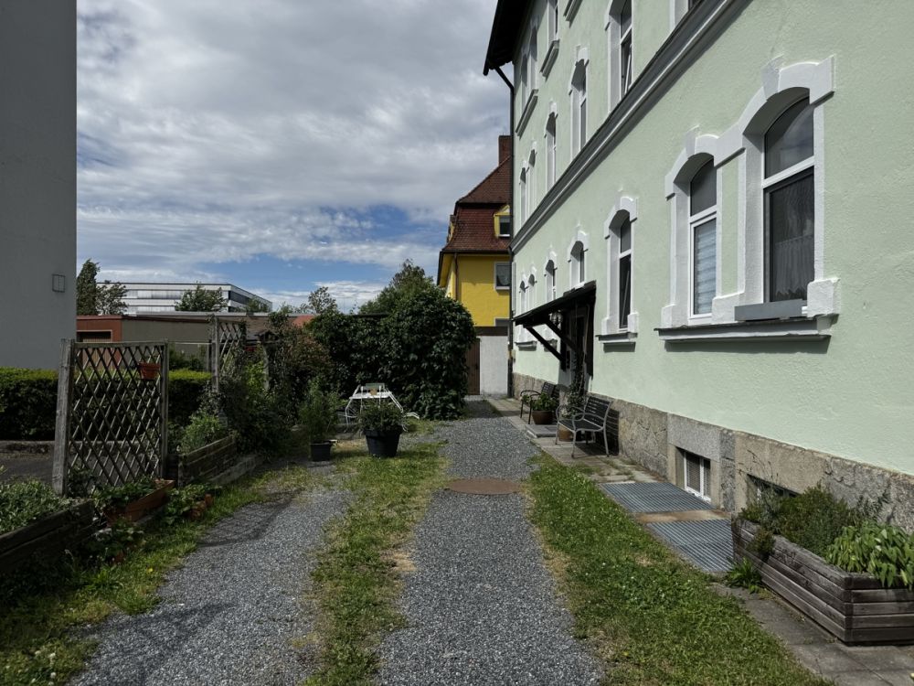 Attraktives Mehrfamilienhaus mit 11 Apartments und Top-Lage direkt am sanierten Bahnhof