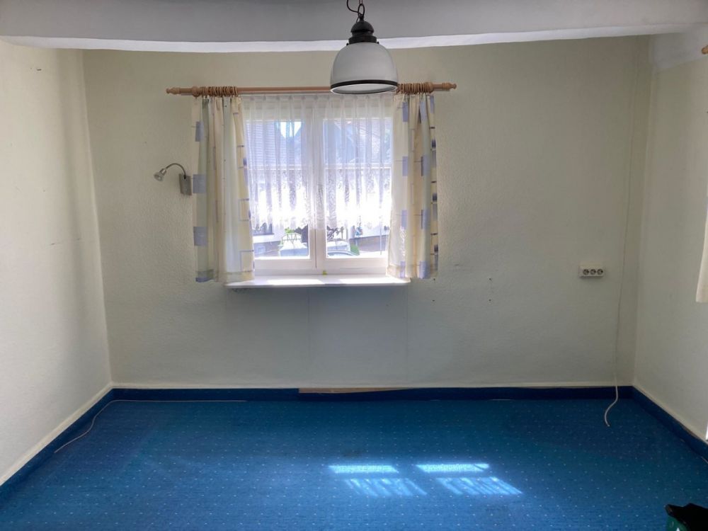 Renovierungsbedürftiges Fachwerkhaus mit Nebengebäude in Lindlar-Kapellensüng