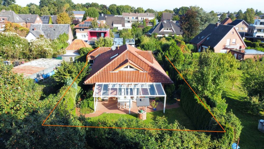 Ruhig gelegen - in zweiter Reihe!
ebenerdiger Bungalow
in zentraler Lage von
Neuenkirchen (12)