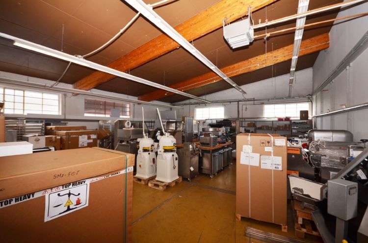 DIETZ: 550qm beheizte Lager- und Produktionshalle zu vermieten im Gewerbegebiet von Babenhausen!