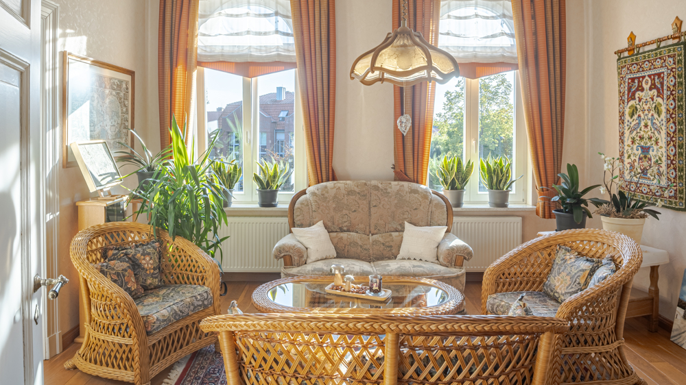 Saniertes, denkmalgeschütztes Wohnhaus mit Garten, Nebengebäuden u. Garage im Herzen von Wiefelstede