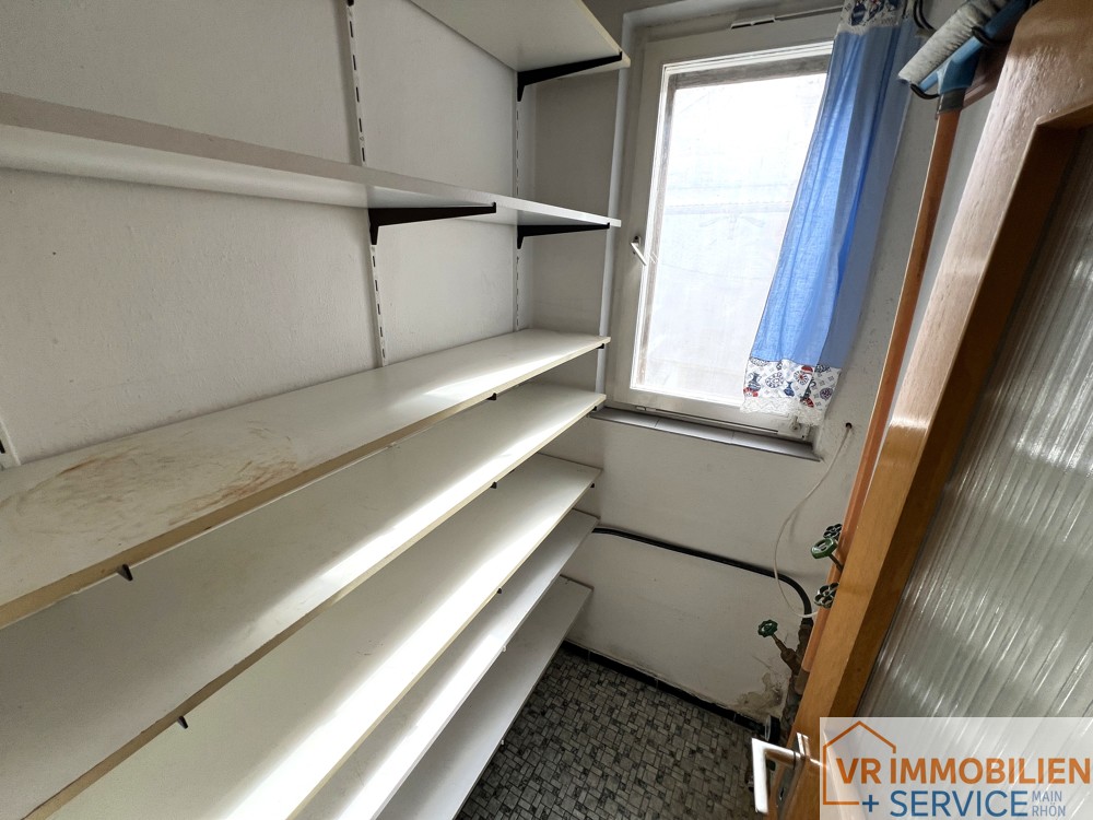 Einfamilienwohnhaus mit Nebengebäuden und Scheune im Ortskern von 97702 Seubrigshausen!