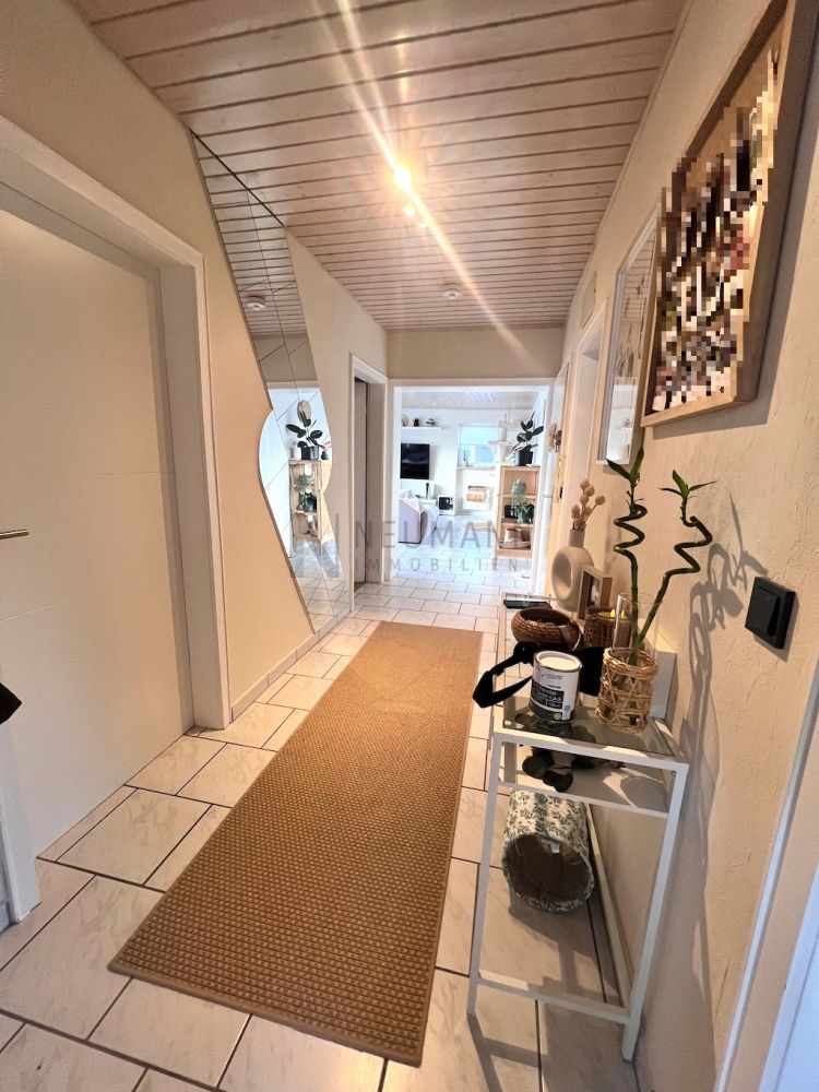 Große, helle 4 Zimmer Wohnung mit Loggia in Mörfelden