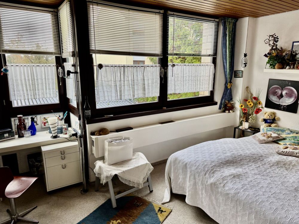 Architektur mit Charakter
großzügiges Split-Level-Haus mit 
separaten Vordergebäude, Garten & Garage