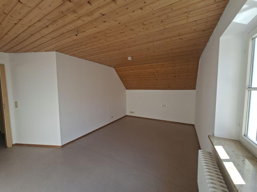 Großzügige Pfarrhauswohnung auf 2 Ebenen in Hürben!