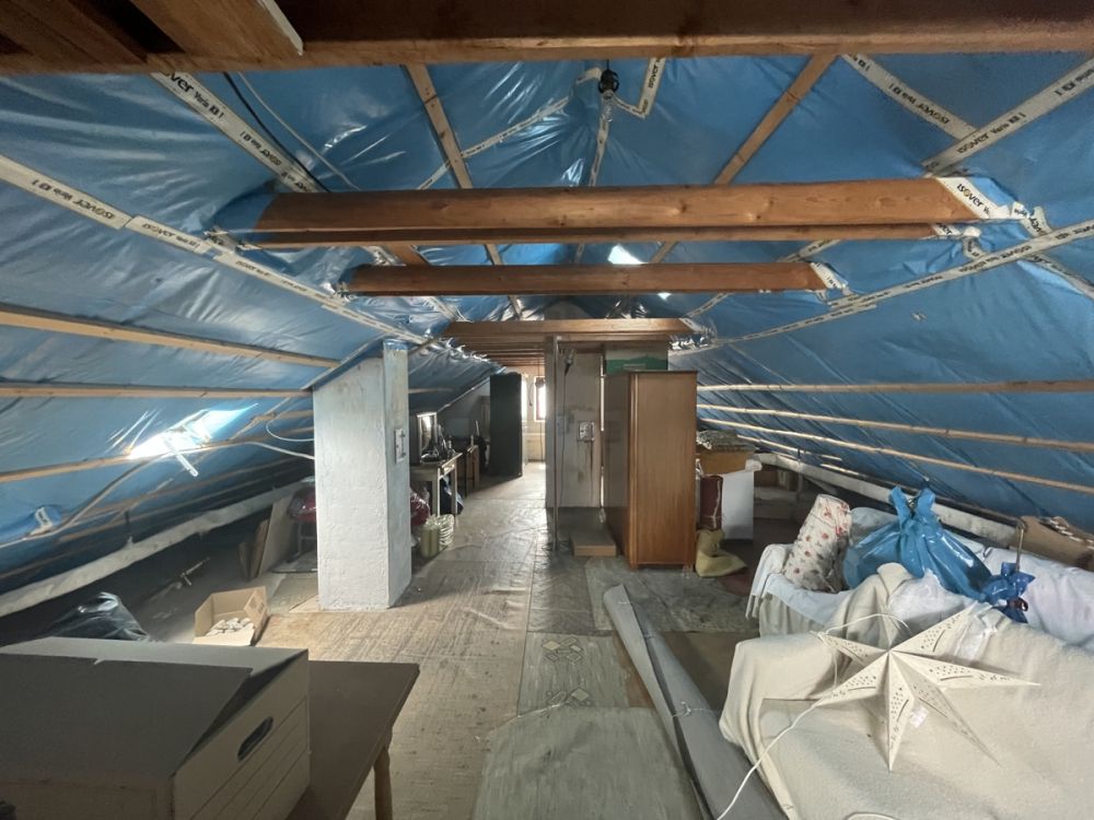 Zentral gelegenes Zweifamilienhaus mit viel Platz und schönem Garten!