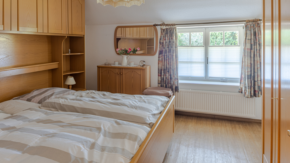 Exklusives und gepflegtes Reetdachanwesen mit Pferdestall in ländlicher Lage von Bad Zwischenahn