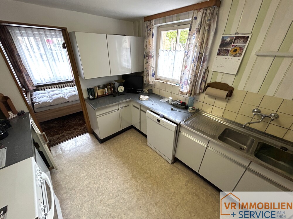 Haus mit Geschichte: Ehemaliger Dorfladen mit Wohnhaus und Nebengebäuden in 97645 Urspringen!