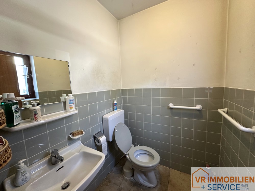 Ihr Eigenheim im Grünen- Wohnhaus mit Doppelgarage und Garten in 97616 Bad Neustadt/S.