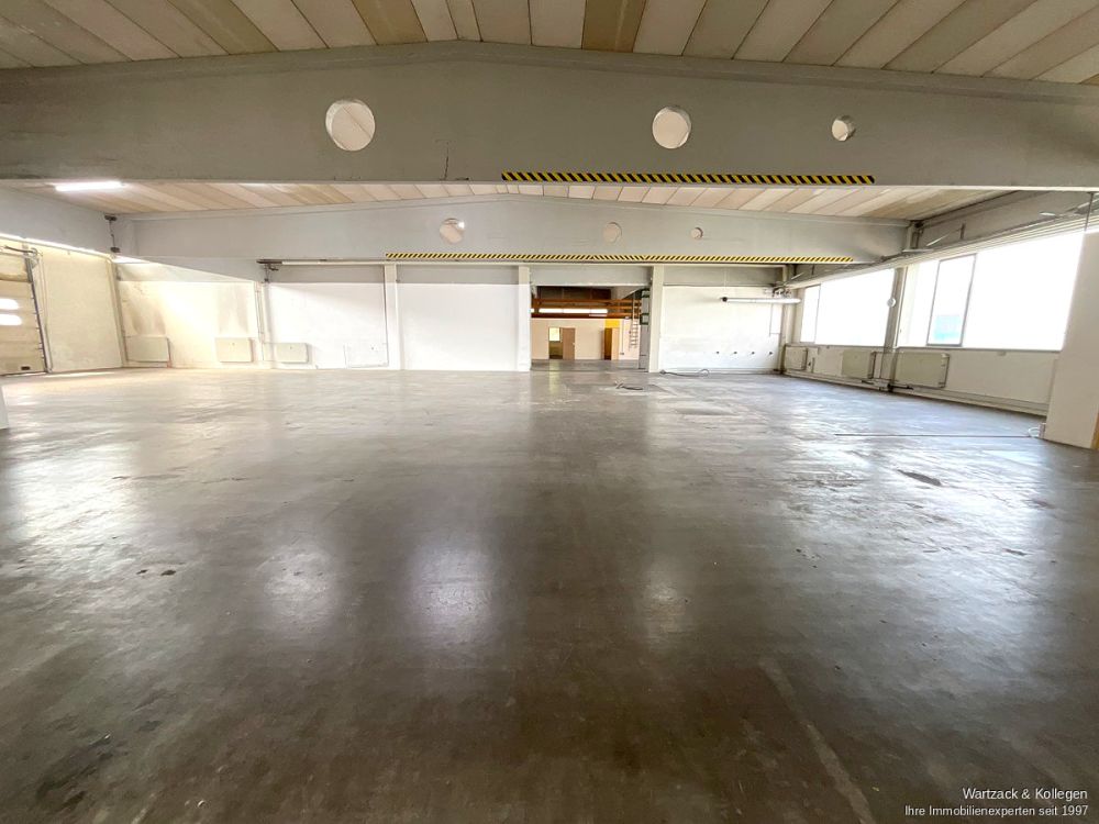 Produktionshalle mit Bürofläche
in Schwabach,
Gewerbegebiet Kiefernschlag