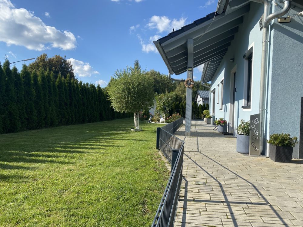 Sehr schöner, moderner Bungalow mit großem Carport in Störnstein zu verkaufen!