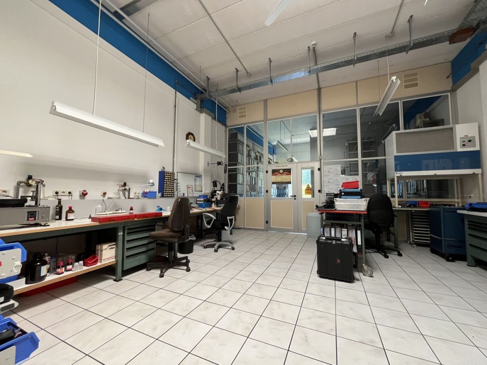 Fertigungsgebäude in Massivbauweise am Ortsrand von Floß mit vielseitigen Nutzungsmöglichkeiten