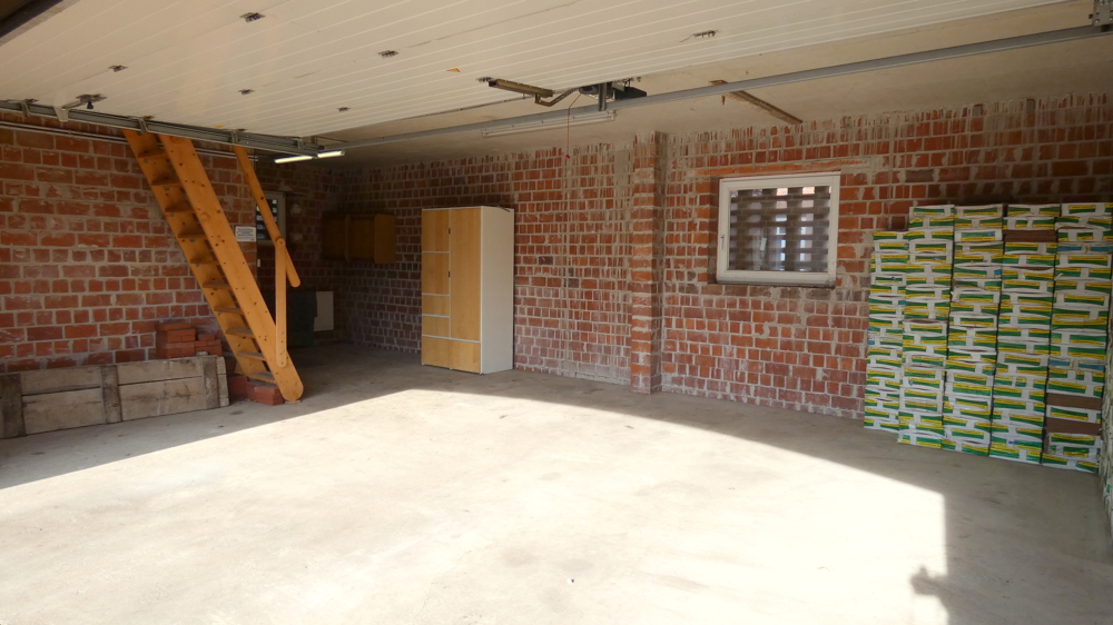 Friedrichsfehn - ruhige Wohnlage! Dreifamilienhaus mit bezugsfreier Hauptwohnung / nahe Oldenburg