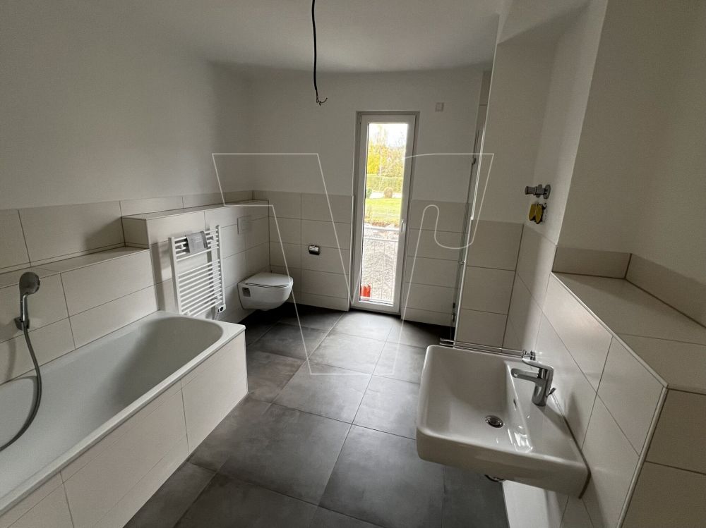 Großzügige barrierefreie Neubau-Wohnung mit Terrasse