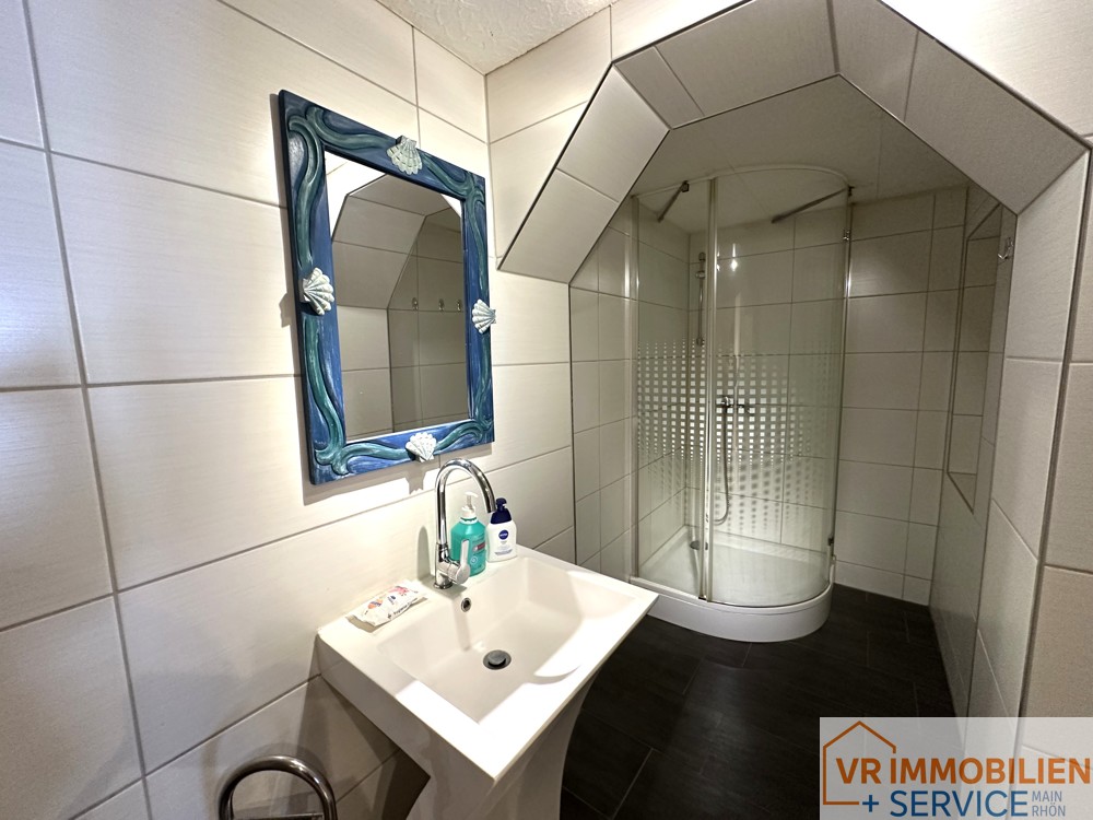 Doppelhaushälfte mit zwei Wohneinheiten und großem Potenzial in 98617 Meiningen-Walldorf