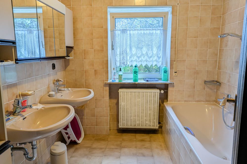 Interessantes Haus, großes Grundstück, separater Bauplatz im ruhigen von Natur umgebenen Sensbachtal