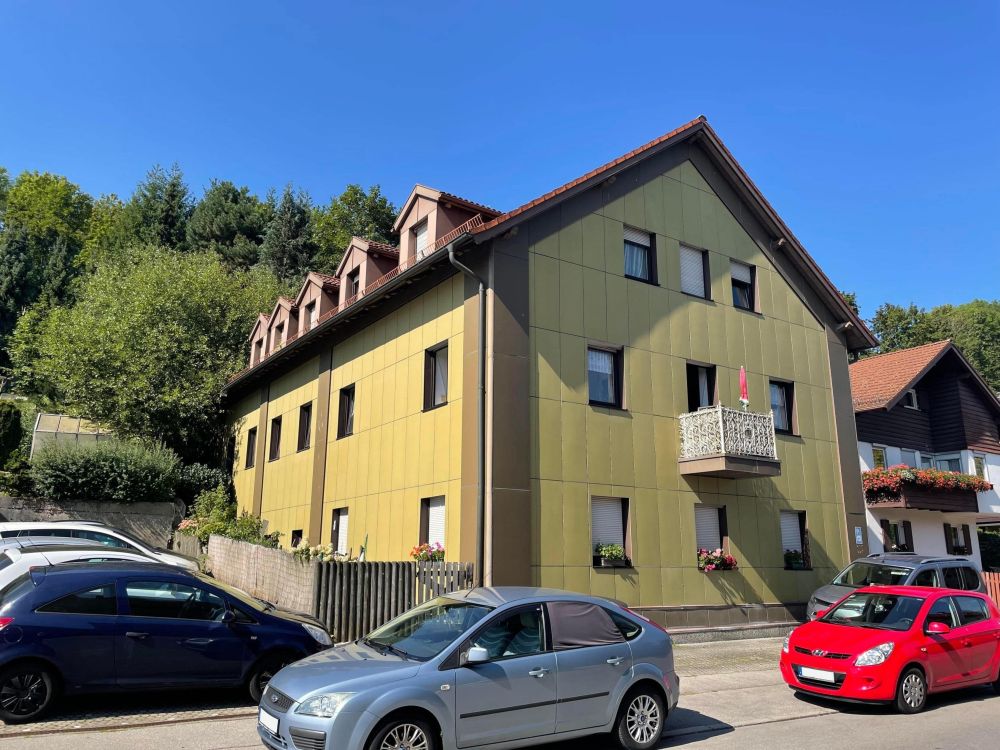 5-FAMILIEN-HAUS - VOLL VERMIETET