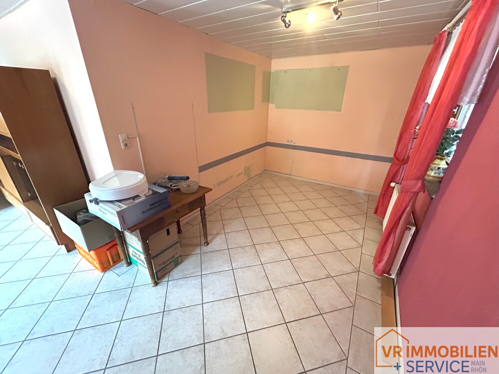 Wohnen & Leben auf dem Land: Großzügiges Wohnhaus mit Halle und Garten in 97633 Gollmuthhausen!