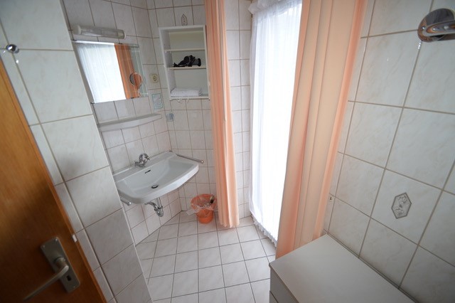 ### R E S E R V I E R T ### Traditionsgeführtes Hotel