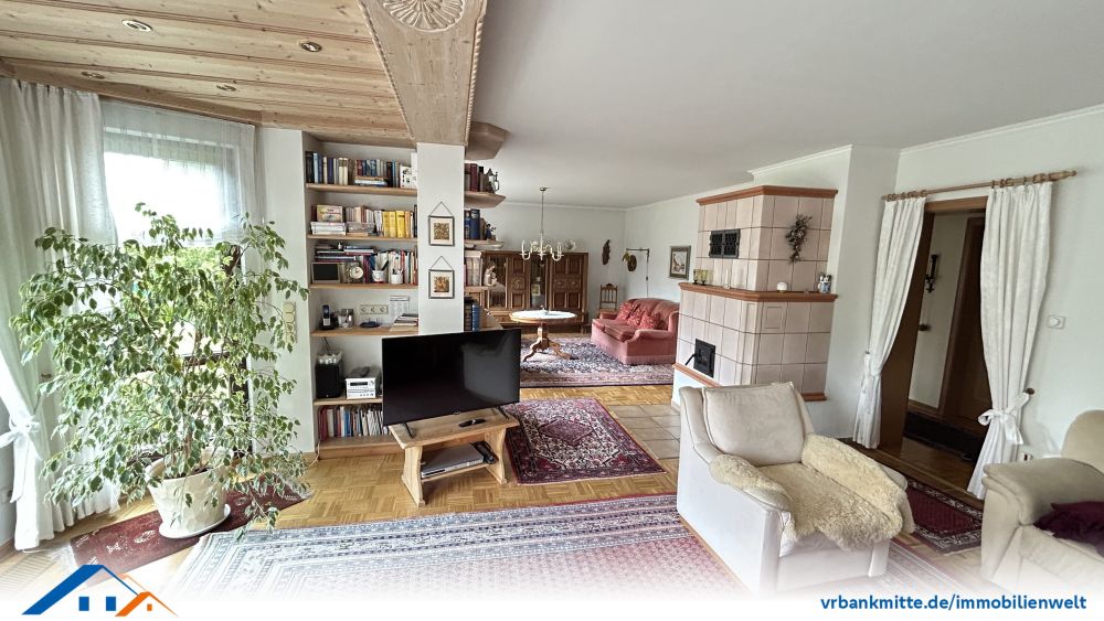 Charmantes Einfamilienhaus mit großem Grundstück, Garage und Blockhütte in Rüdershausen