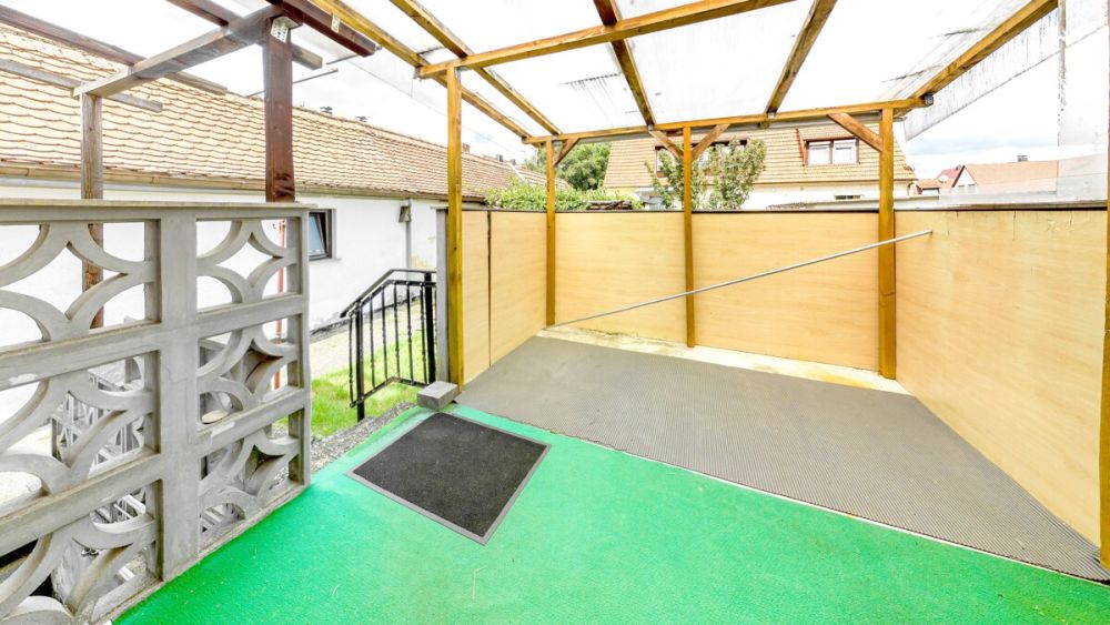 Alle unter einem Dach. Geräumiges Zweifamilienhaus in Erlangen-Frauenaurach.