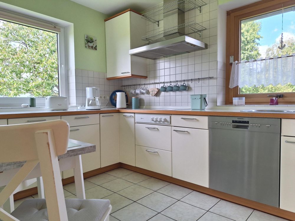 Idyllisch gelegenes Einfamilienhaus mit Einliegerwohnung in Feldrandlage