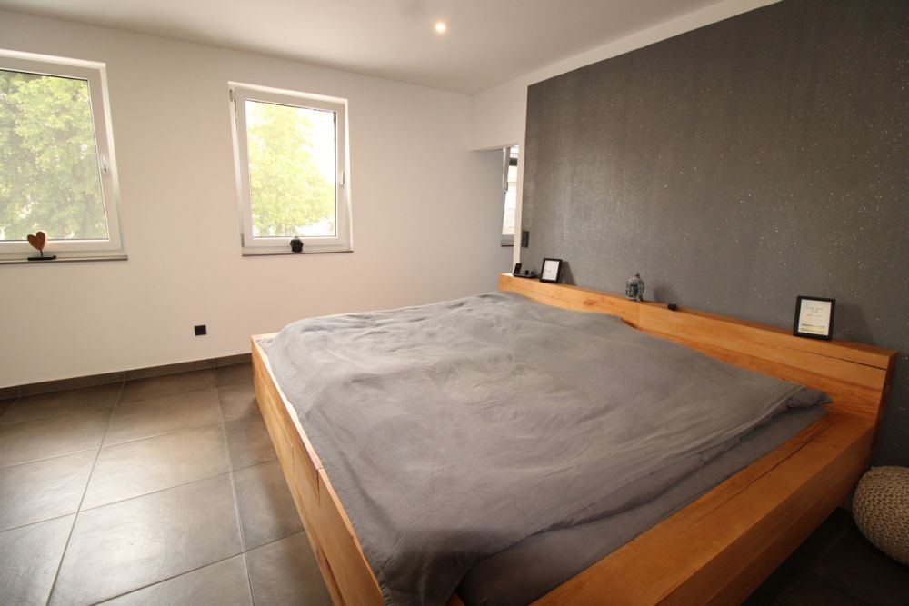 Ideal, um Wohnen und Arbeit zu verbinden: Top saniertes Wohn- und Geschäftshaus in Allersberg!