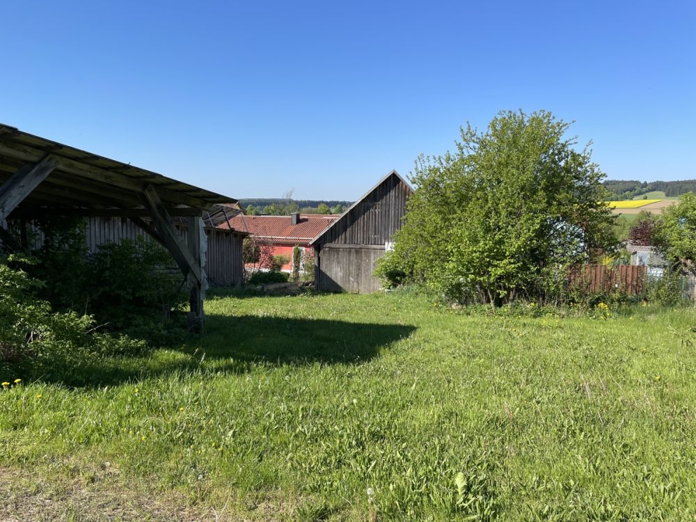 Doppelhaushälfte mit großer Scheune und Garten