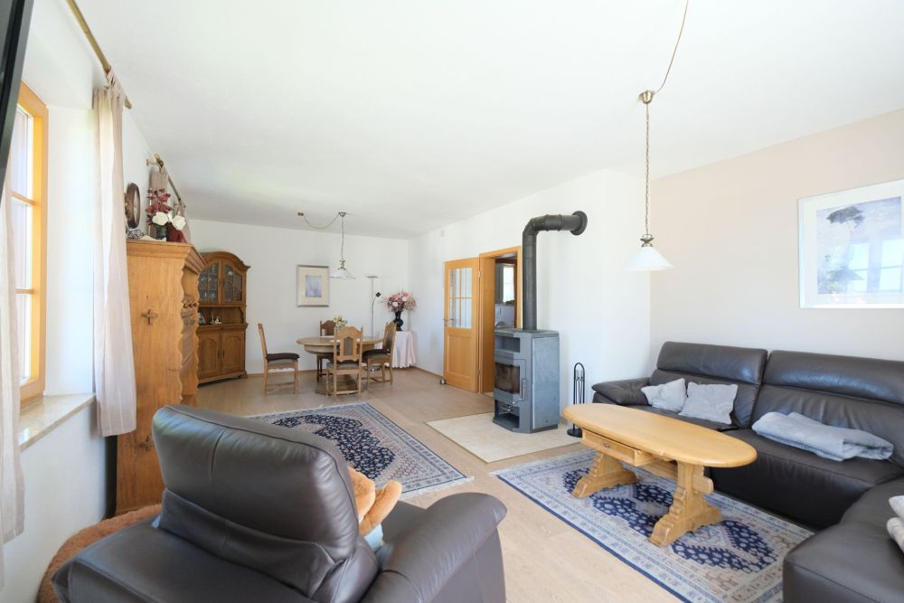 Modernes Mehrfamilienhaus mit Wohn- und Gewerbenutzung