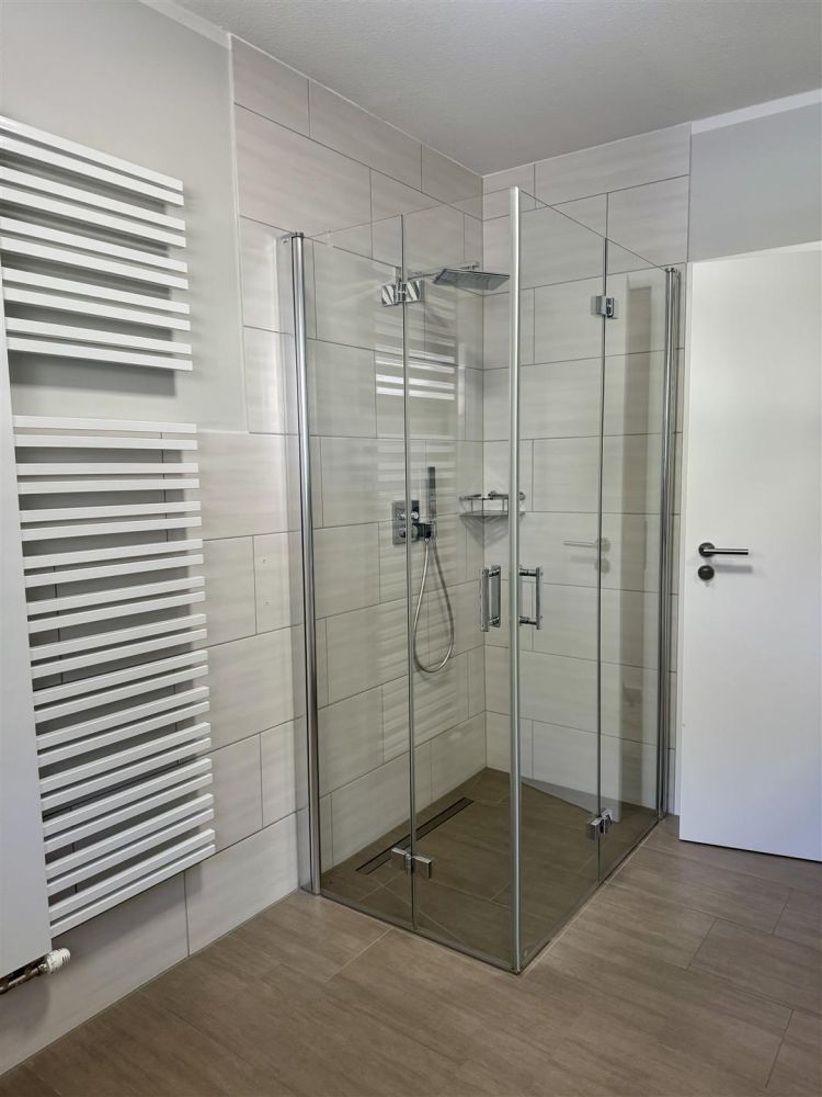 mit barrierefreier Dusche