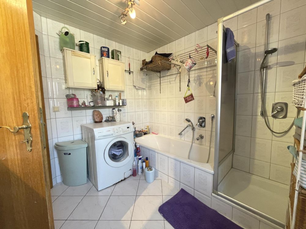 HISTORISCHE 4 ZIMMER-WOHNUNG IM ERDGESCHOSS