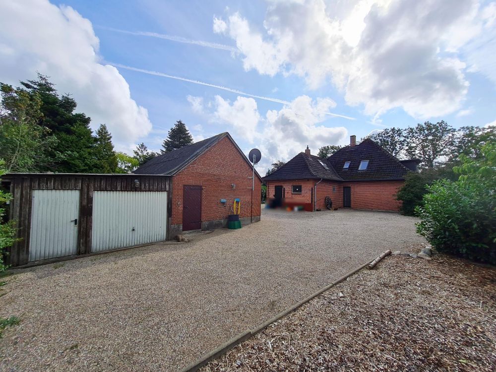 Großzügiges EFH samt liebevoll angelegtem, gepflegten Grundstück in Behrendorf