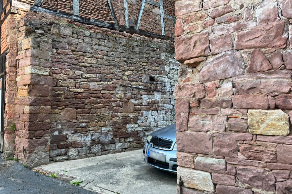 Komfortables Wohnen auf drei Ebenen – Reihenhaus mit Terrasse und Stellplatz