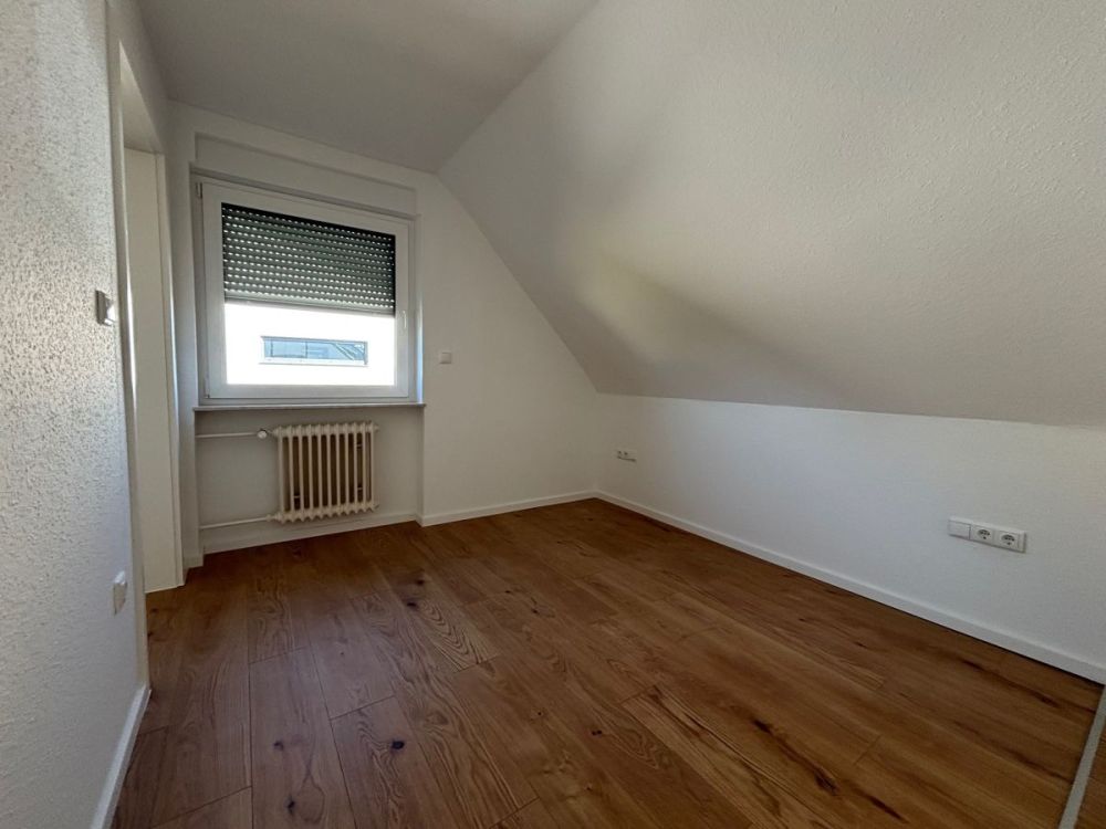 Charmante Doppelhaushälfte auf dem Heilsberg: Mit neuem Dach, Heizung und PV-Anlage