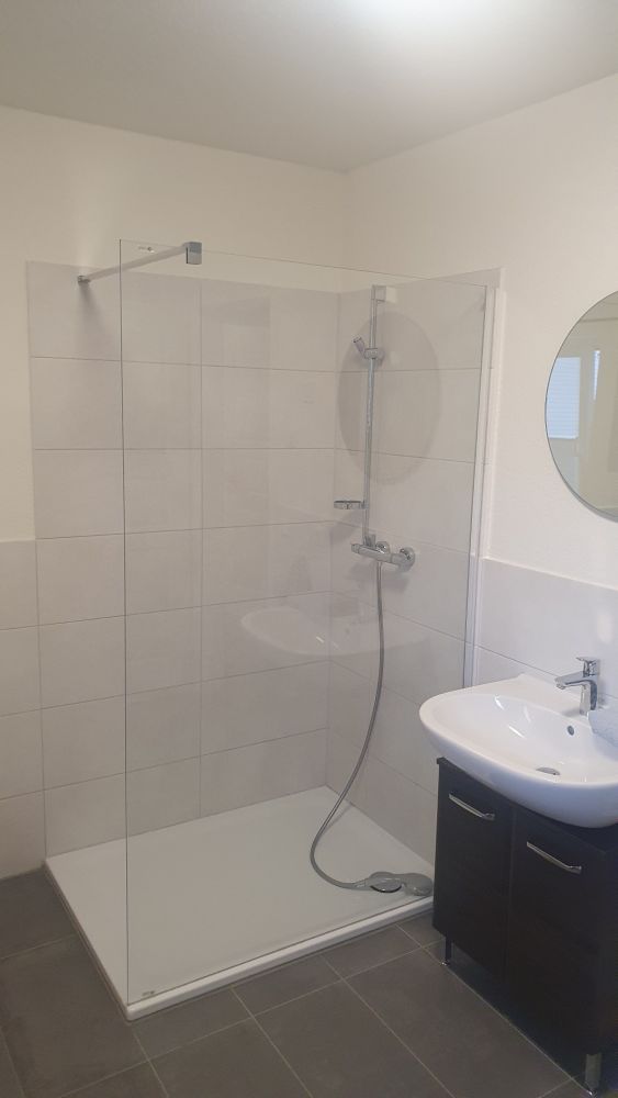 mit ebenerdiger Dusche