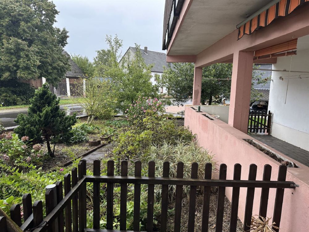 Vielseitiges Wohnhaus mit großem Grundstück und separater Einheit