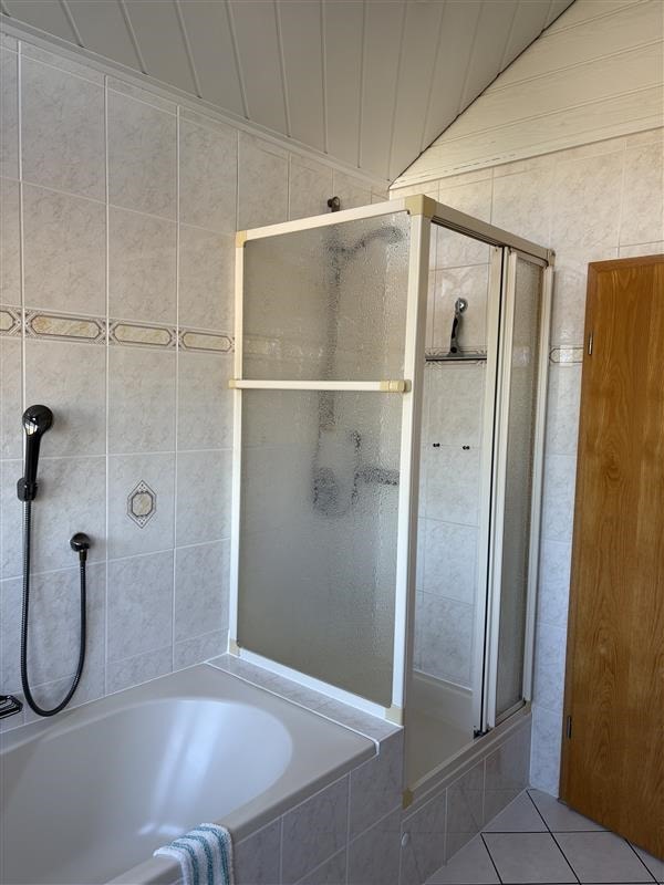 Charmantes Zweifamilienhaus mit Ausbaupotential!