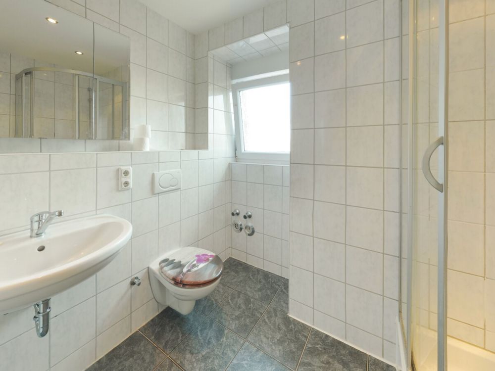 Großzügiges Wohnen für die Mehrgenerationenfamilie oder Kapitalanlage mit Wertsteigerungspotential - hier wird beides möglich! (13)