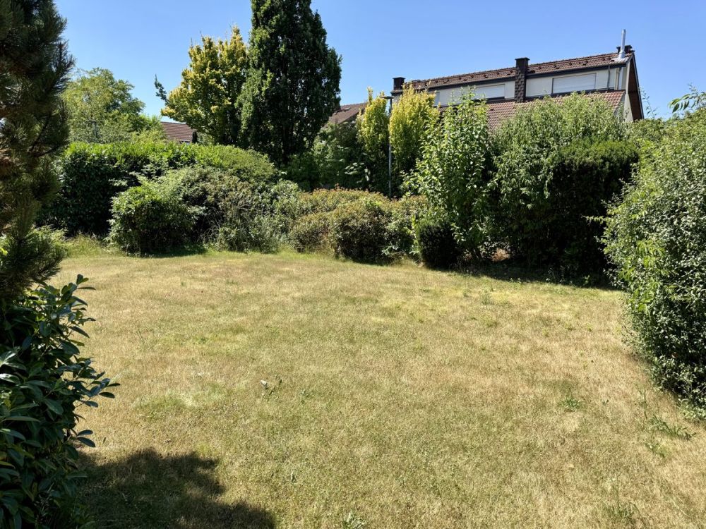 Freistehendes Einfamilienhaus in Traumlage
- Offen, großzügig und umgeben von Grün -